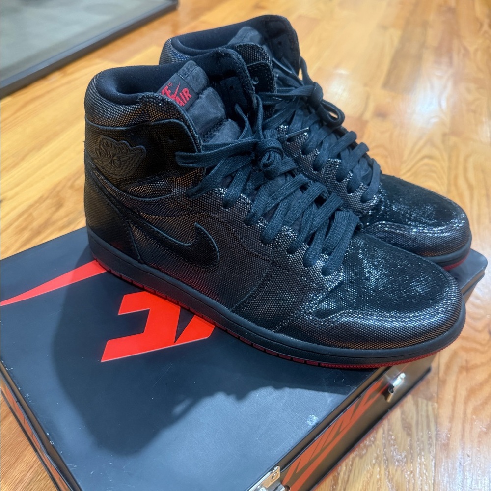 Jordan 1 Gina comes in a lunch box